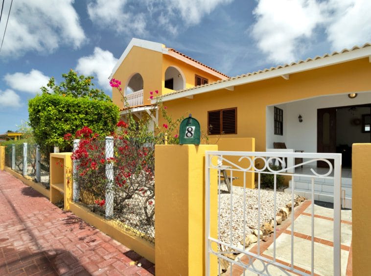 Front view Kaya Solo 8